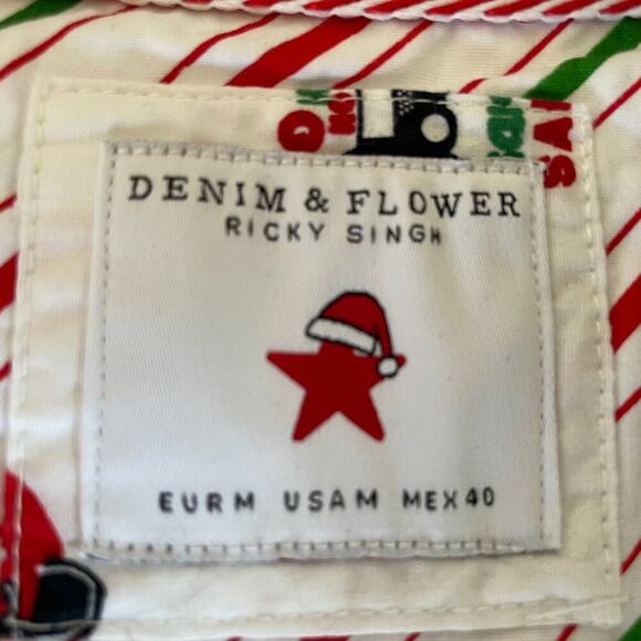 NWT Denim & Flower Santa Gamer Button Down Short Sleeve Christmas Shirt Size M - Picture 7 of 13